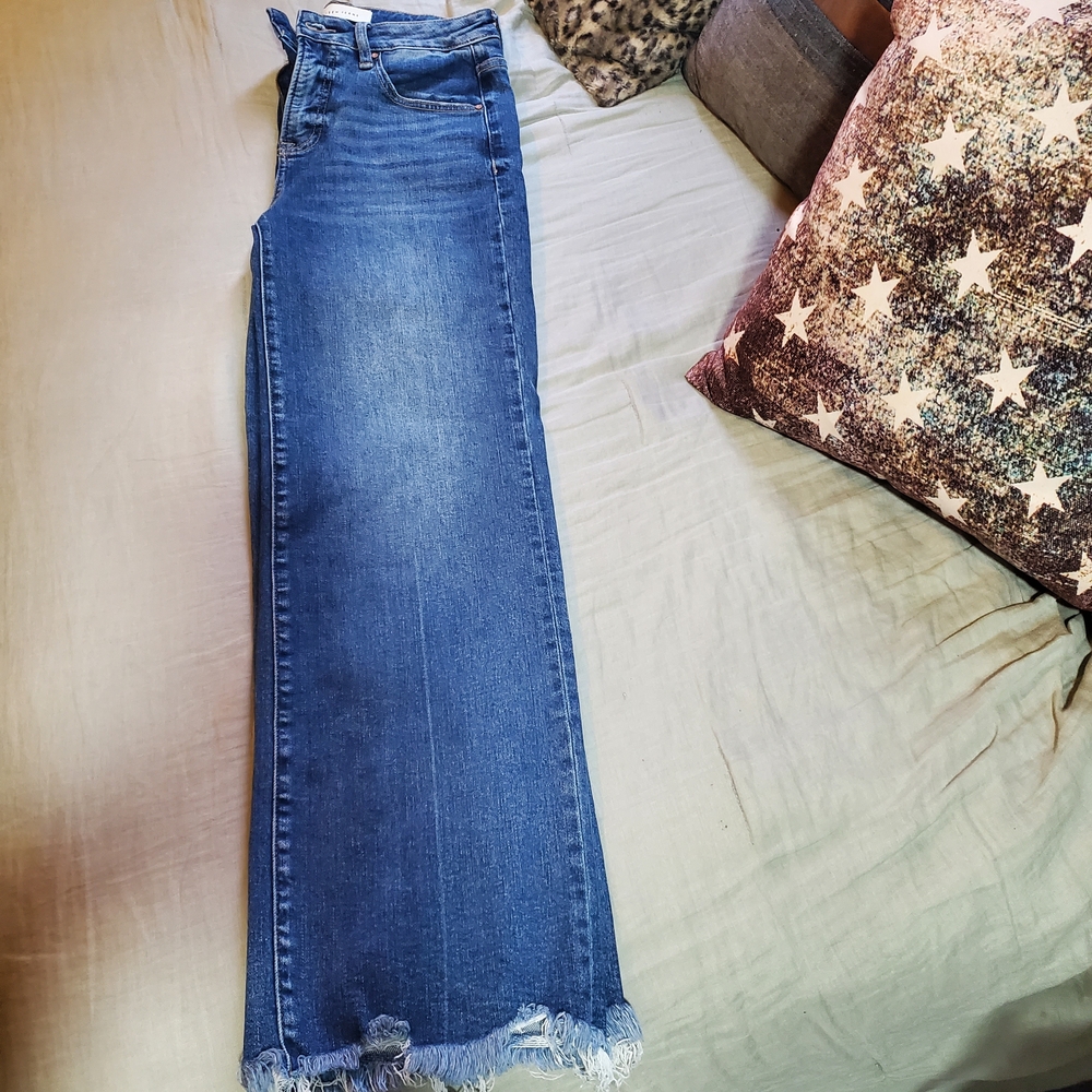 High-Rise Wide Leg Jeans with Frayed Hem - Blue